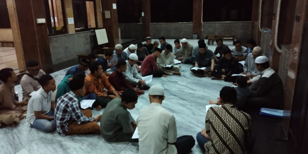 Mengaji bersama untuk peningkatan IMTAQ anak magang