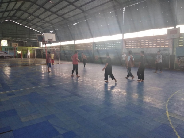 Main bola untuk refreshing di sela-sela kesibukan bekerja