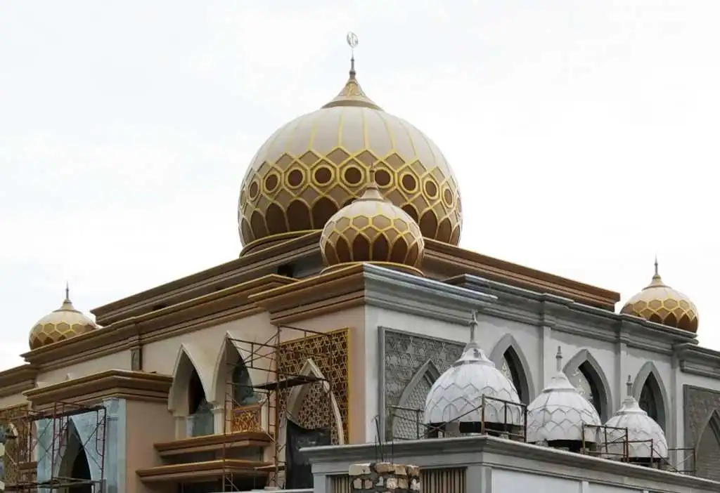 Kubah GRC putih elegan masjid besar Penajam