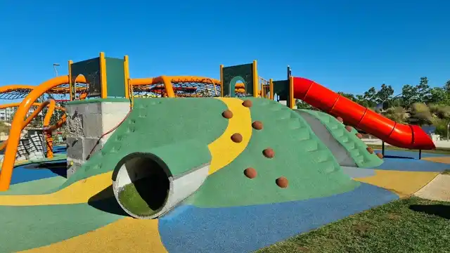 taman bermain outdoor anak-anak